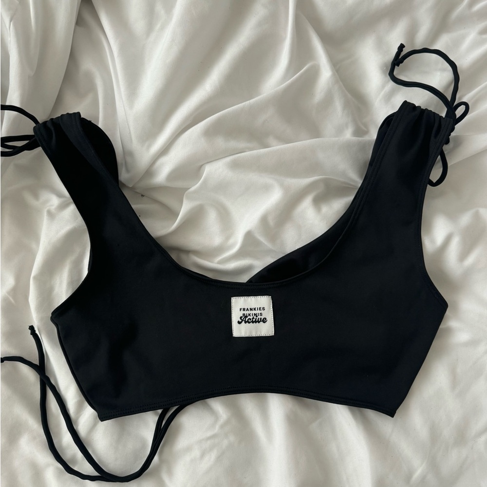 Frankie’s Bikinis active top